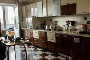 2-к квартира, 58 м², 2/10 эт.