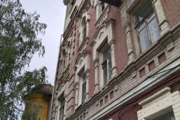 Комната, (всего 4 ком.), 90 м², 5/5 эт.
