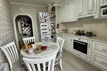 2-к квартира, 48 м², 4/10 эт.