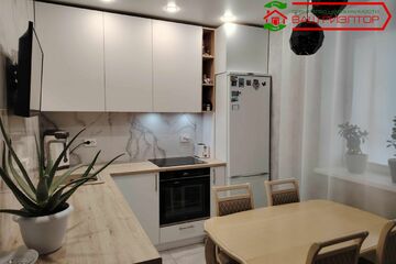 2-к квартира, 42,7 м², 1/10 эт.