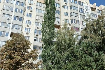 2-к квартира, 65 м², 1/10 эт.