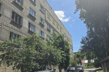 Комната, (всего 4 ком.), 50 м², 3/5 эт.